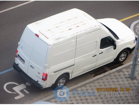 KA 2843 PH, Nissan NV