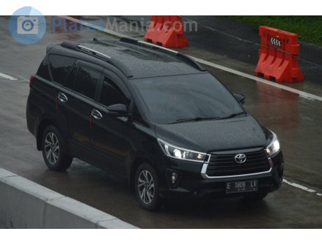 E 1806 LV, Toyota Innova