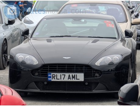 RL17 AML, Aston Martin V8 Vantage