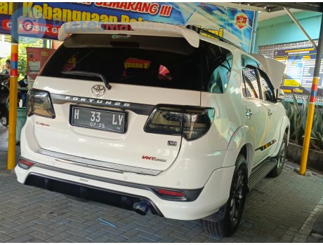 H 33 LY, Toyota Fortuner