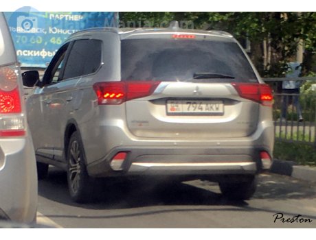04 794 AKW, Mitsubishi Outlander