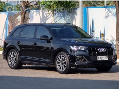 B 8888 YES, Audi Q7
