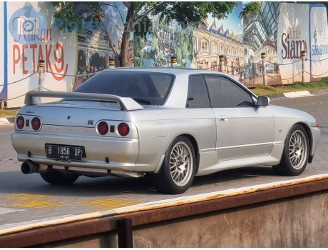 B 1856 DP, Nissan Skyline