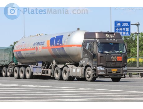 辽D·81523, FAW J6