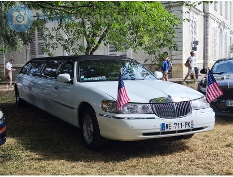 AE-711-PK, Lincoln Town Car