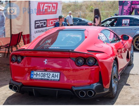HH 0812 AH, Ferrari 812