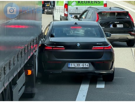 1-LXK-614, BMW 7 Series