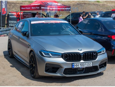 HH 1001 OO, BMW M5