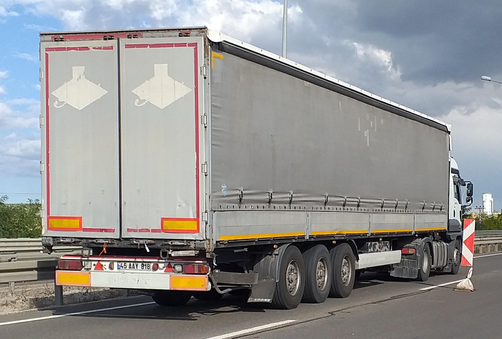 45 AAY 818, Krone Profi Liner 