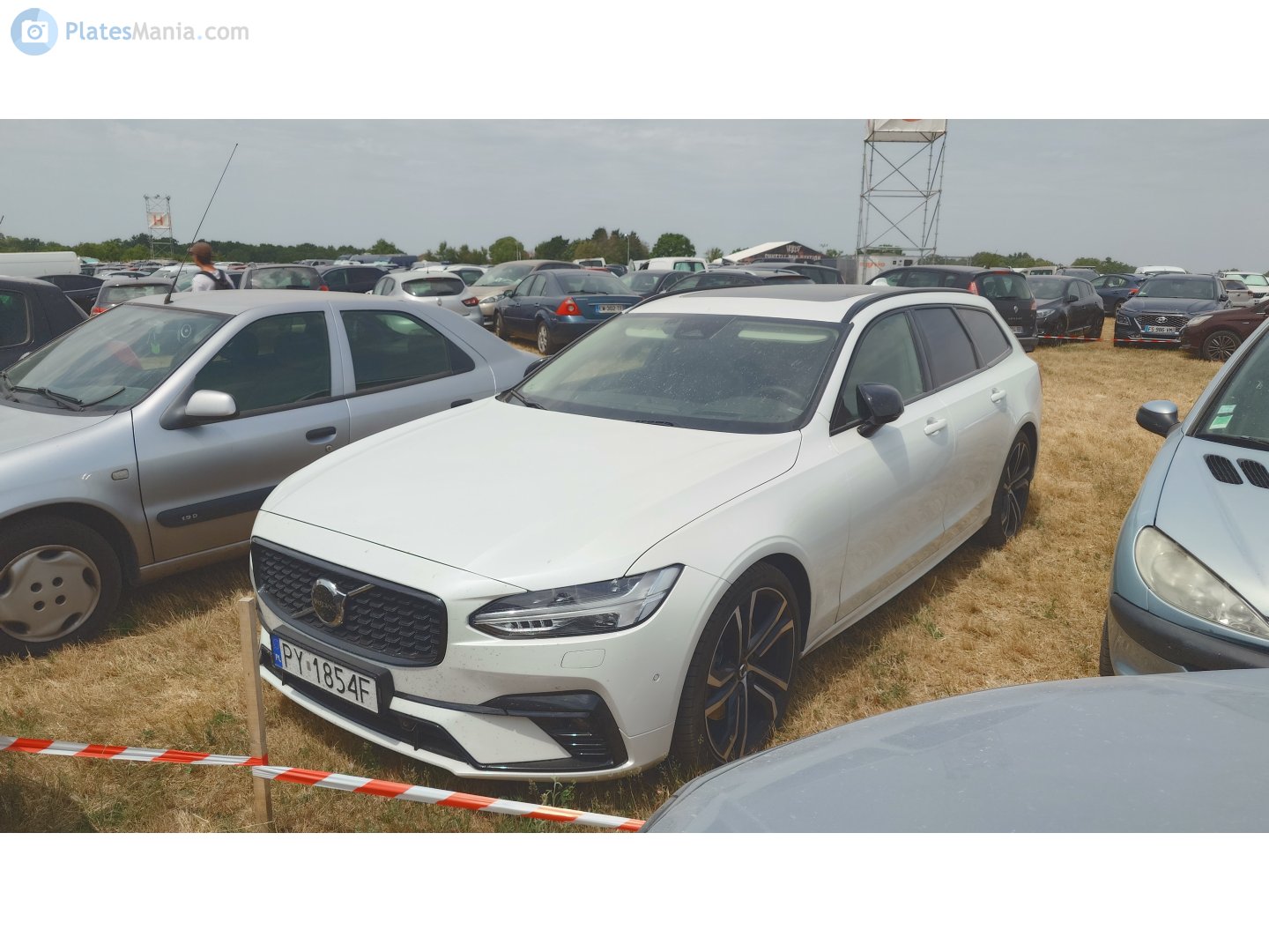 PY 1854F, Volvo V90 2nd gen (235/236) 2016–