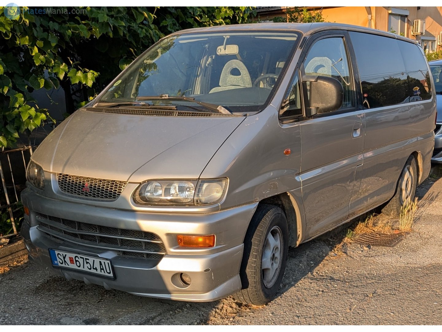 SK 6754 AU, Mitsubishi Space Gear 1st gen (L400), 1994–2003