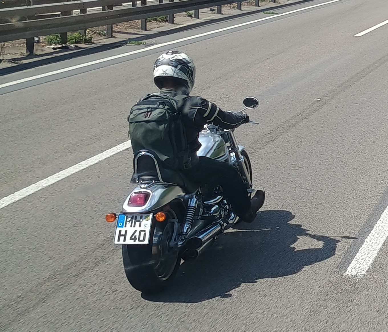 MH H 40, Harley-Davidson VRSC 