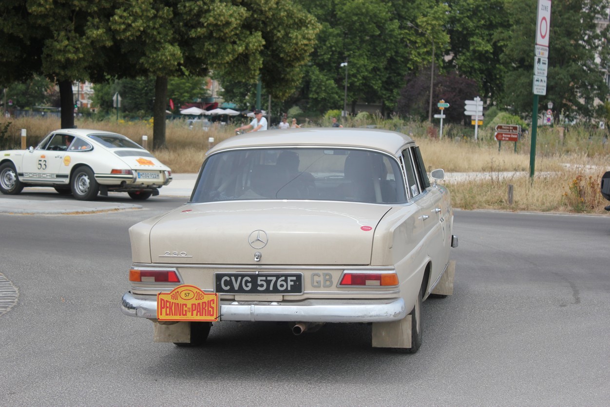 CVG576F, Mercedes-Benz E-Klasse 190–230 Sedan (W110), 1961­–1968