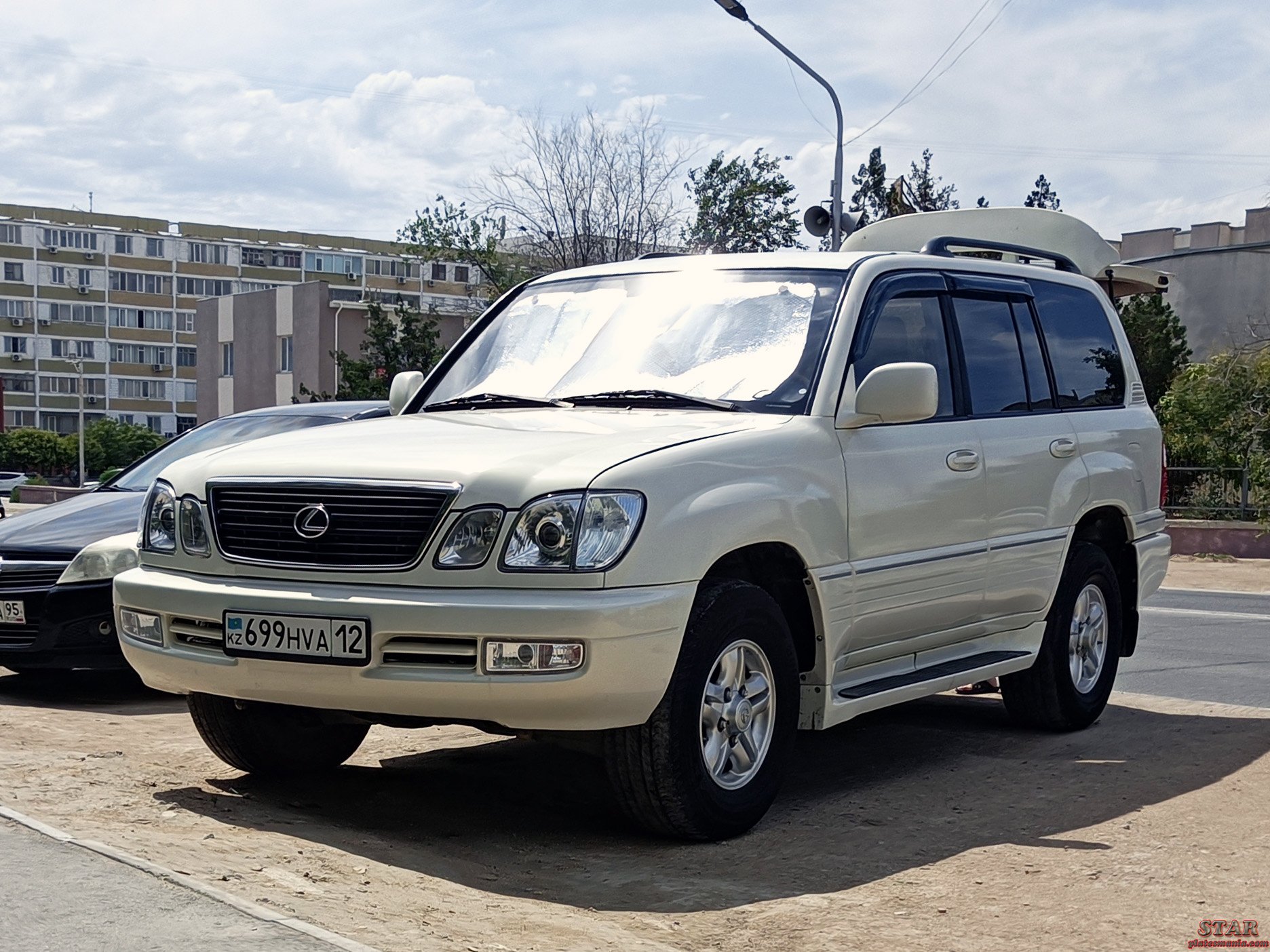699 HVA 12, Lexus LX 2nd gen (J100), 1998–2007