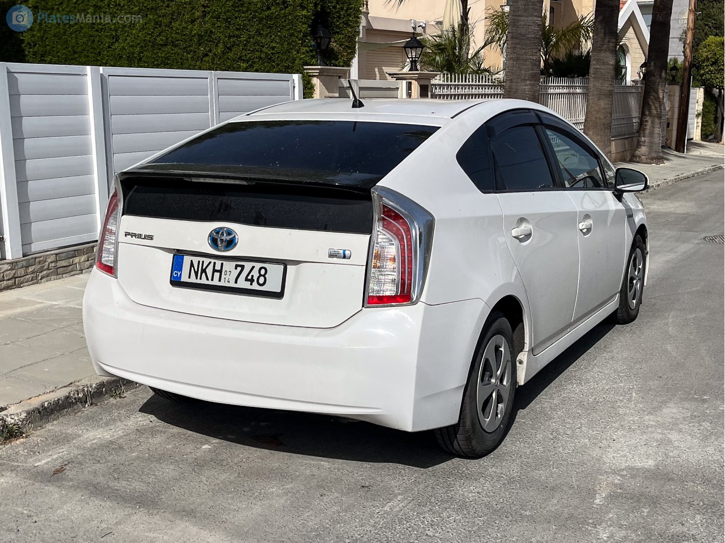 NKH 748, Toyota Prius 3rd gen Liftback (ZVW30), 2009–2015