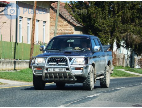 IRL-891, Mitsubishi L200