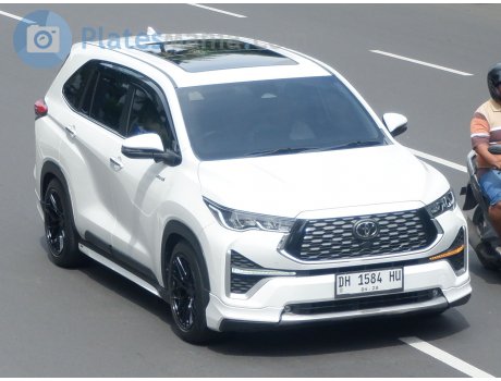 DH 1584 HU, Toyota Innova