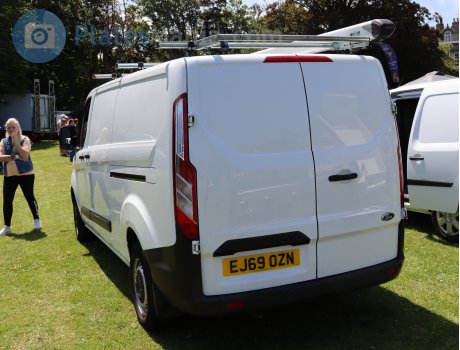 EJ69 OZN, Ford Transit Custom