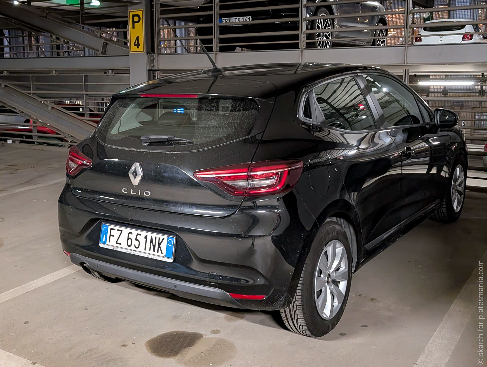 FZ 651 NK, Renault Clio 