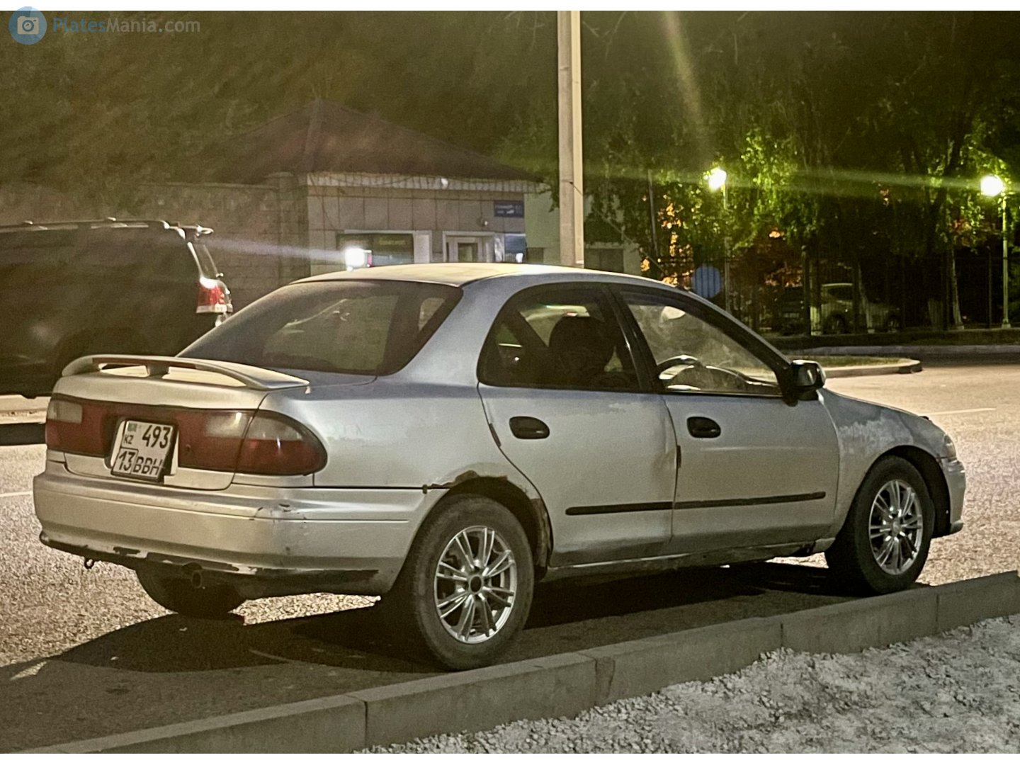 493 BBH 13, Mazda 323 