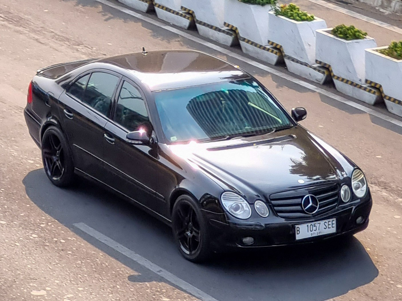 B 1057 SEE, Mercedes-Benz E-Klasse 3rd gen Sedan (W211), 2002­–2009