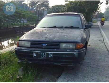 W 924 BK, Ford Laser