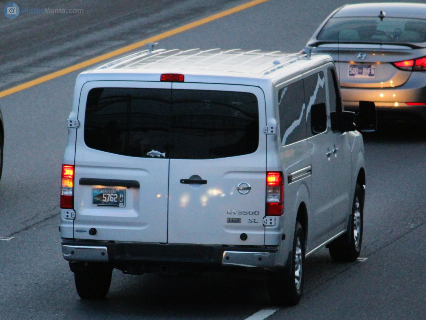5762 H/J, Nissan NV Passenger 1st gen (F80; NA-market), 2011–2021