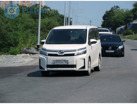 е253хк125, Toyota Voxy