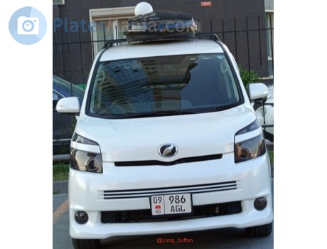 09 986 AGL, Toyota Voxy