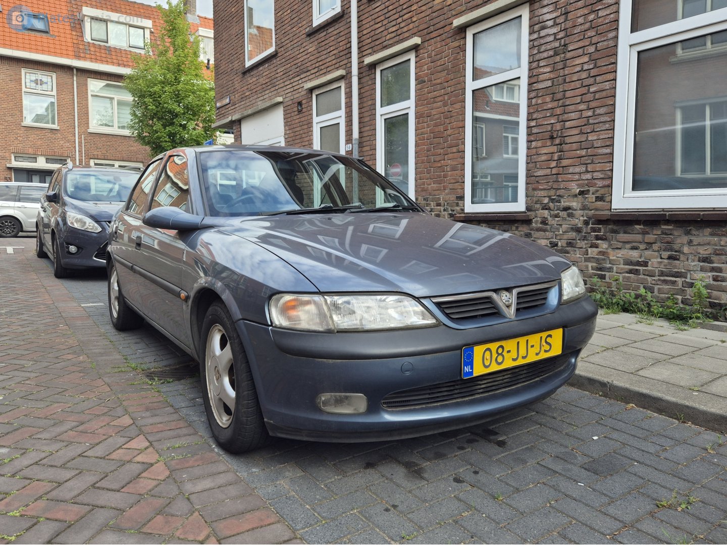 08-JJ-JS, Vauxhall Vectra 1st gen Sedan (B; J96), 1996–2002