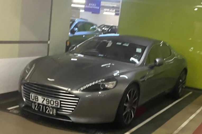 UB 7909, Aston Martin Rapide 