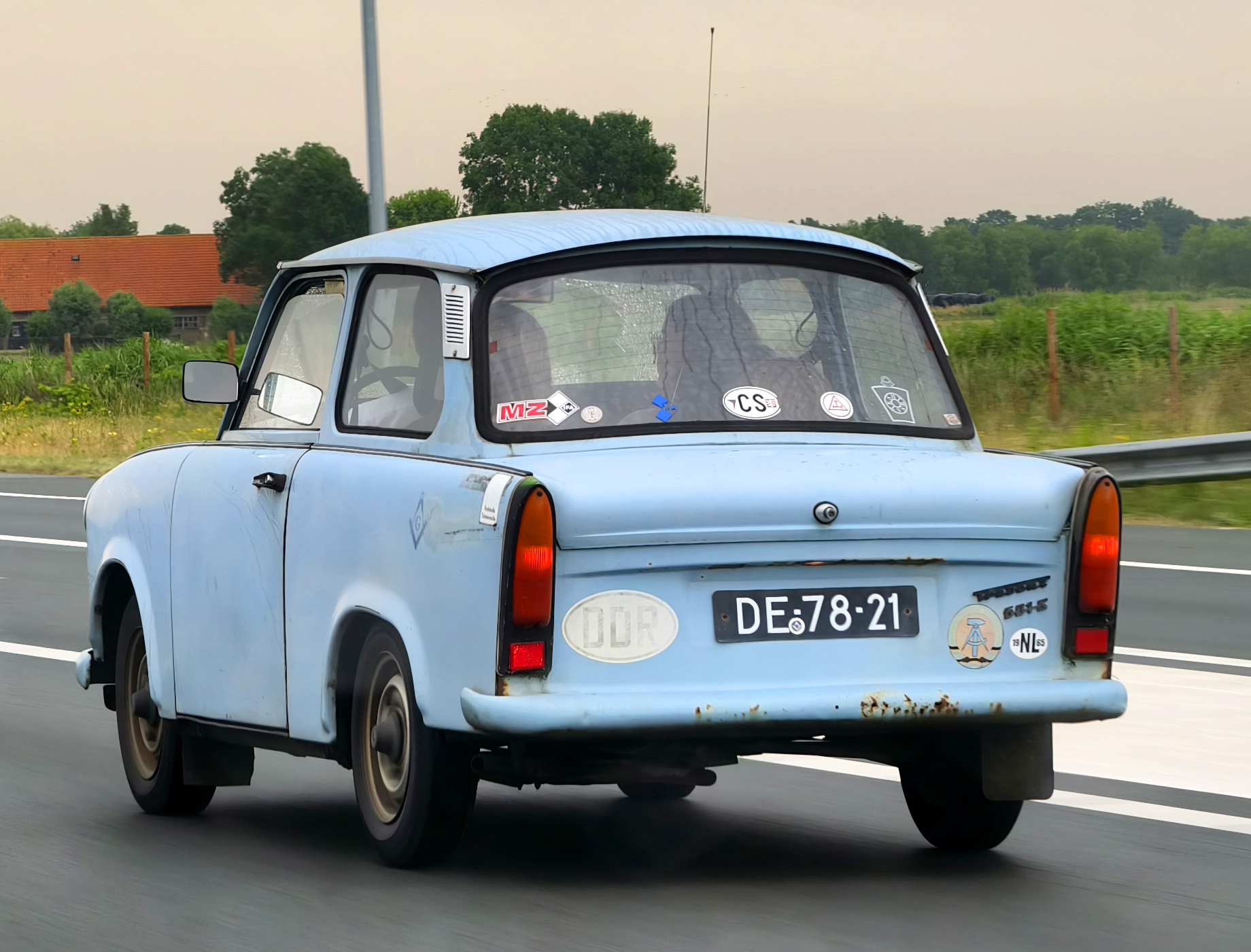 DE-78-21, Trabant 601 Limusin, 1964–1990
