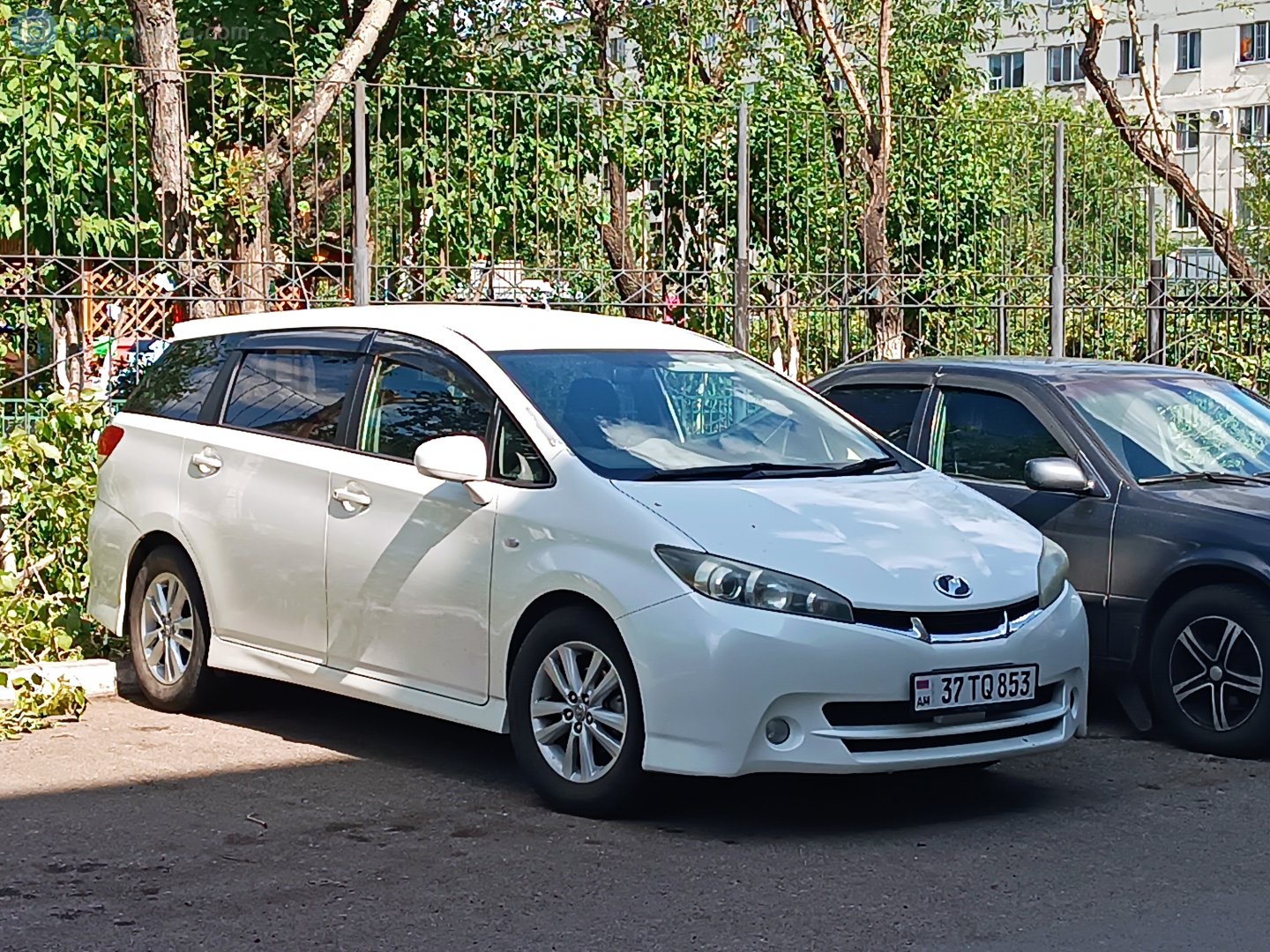 37 TQ 853, Toyota Wish 2nd gen (AE20), 2009–2017