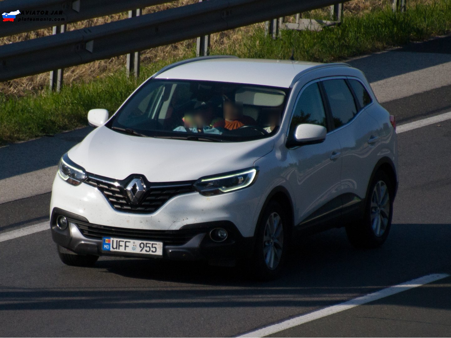 UFF 955, Renault Kadjar 1st gen (HFE), 2015–2018