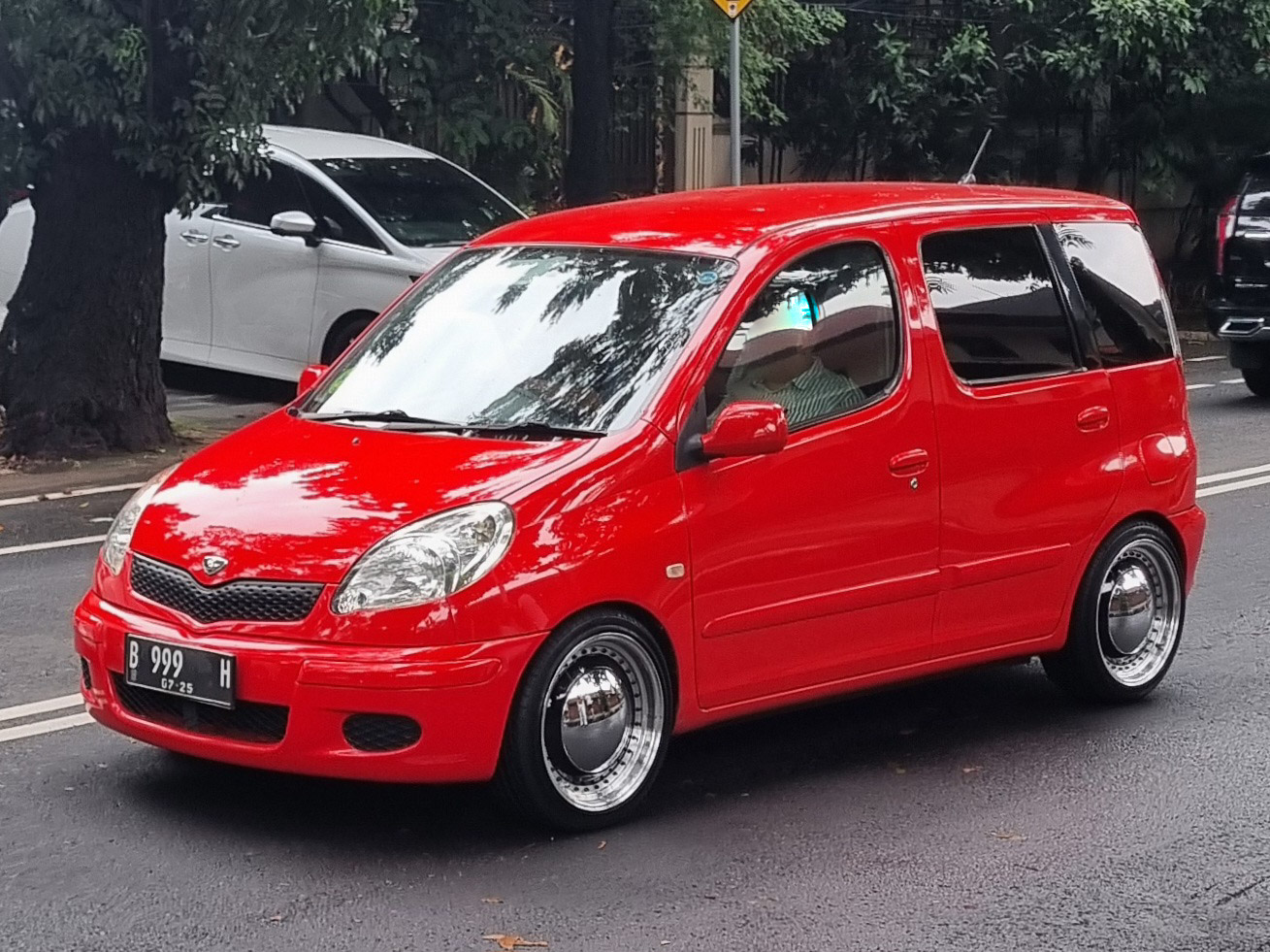 B 999 H, Toyota Fun Cargo 1st gen (XP20), 1999–2005