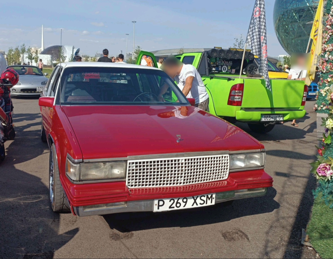 P 269 XSM, Cadillac DeVille 6th gen 4-door Sedan (D69; C-body), 1985–1993