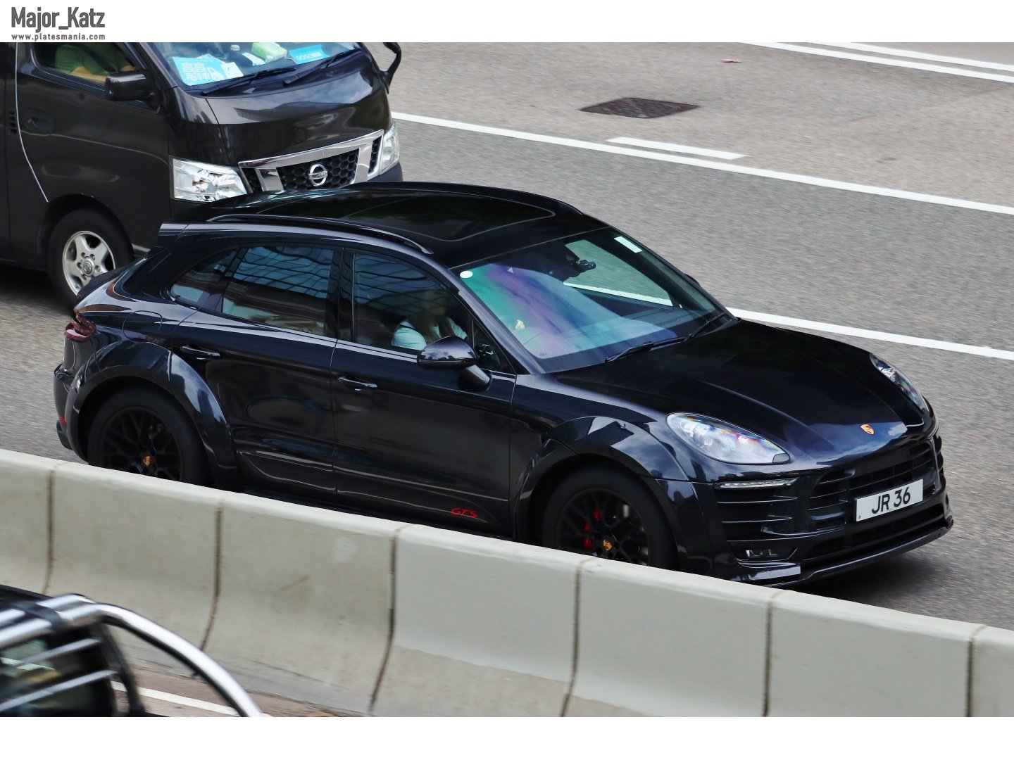 JR 36, Porsche Cayenne 