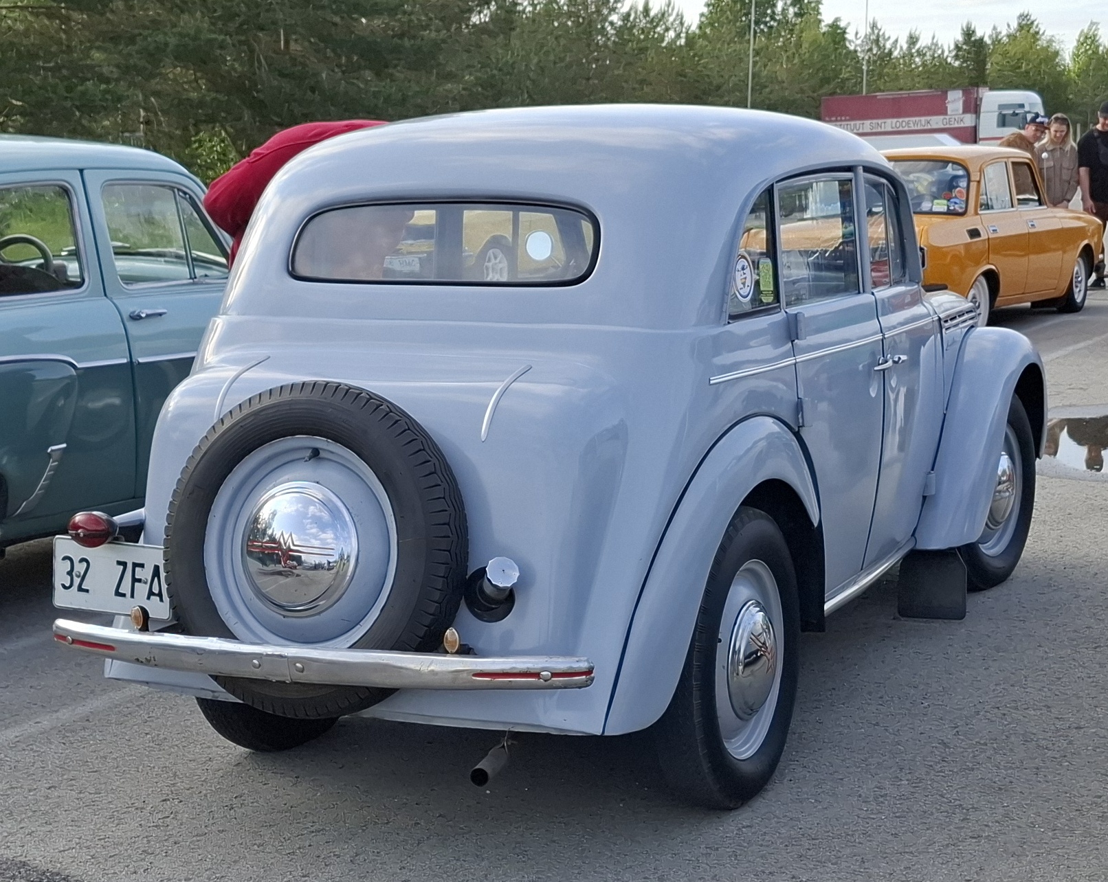 32 ZFA, Moskvich (AZLK) 400/401 401-420 Sedan, 1954–1956