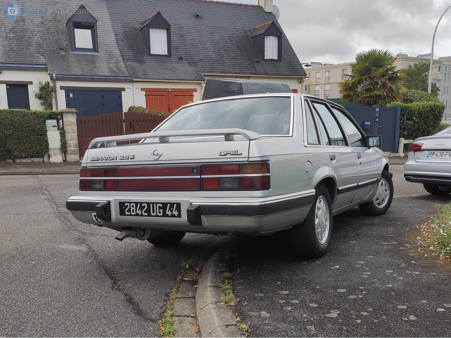 2842 UG 44, Opel Senator 1st gen (A2), facelift, 1982–1987