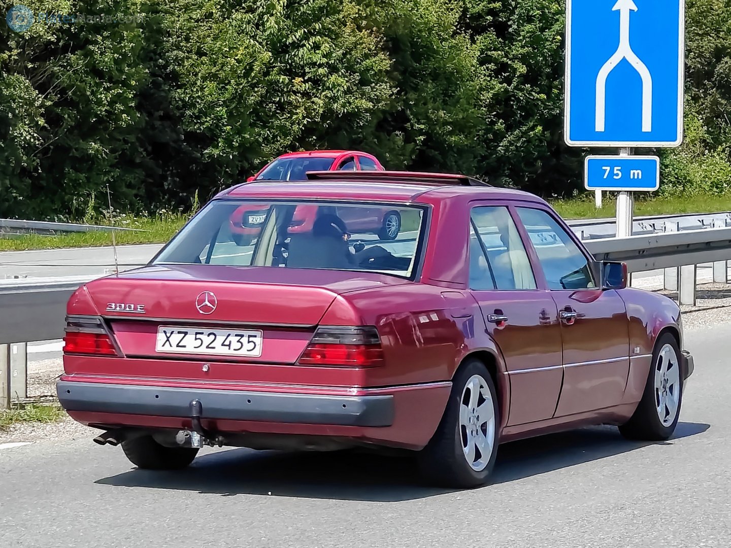 XZ 52435, Mercedes-Benz E-Klasse 1st gen Sedan (W124), 1984­–1995