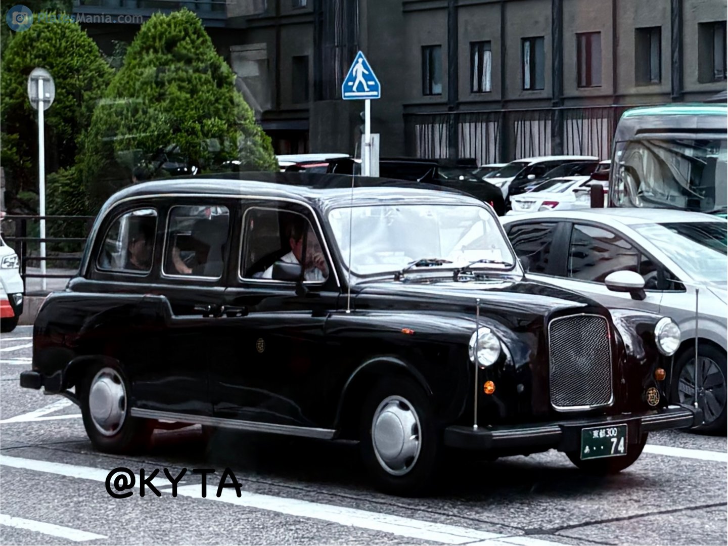 京都 300 あ 74, Austin FX4 