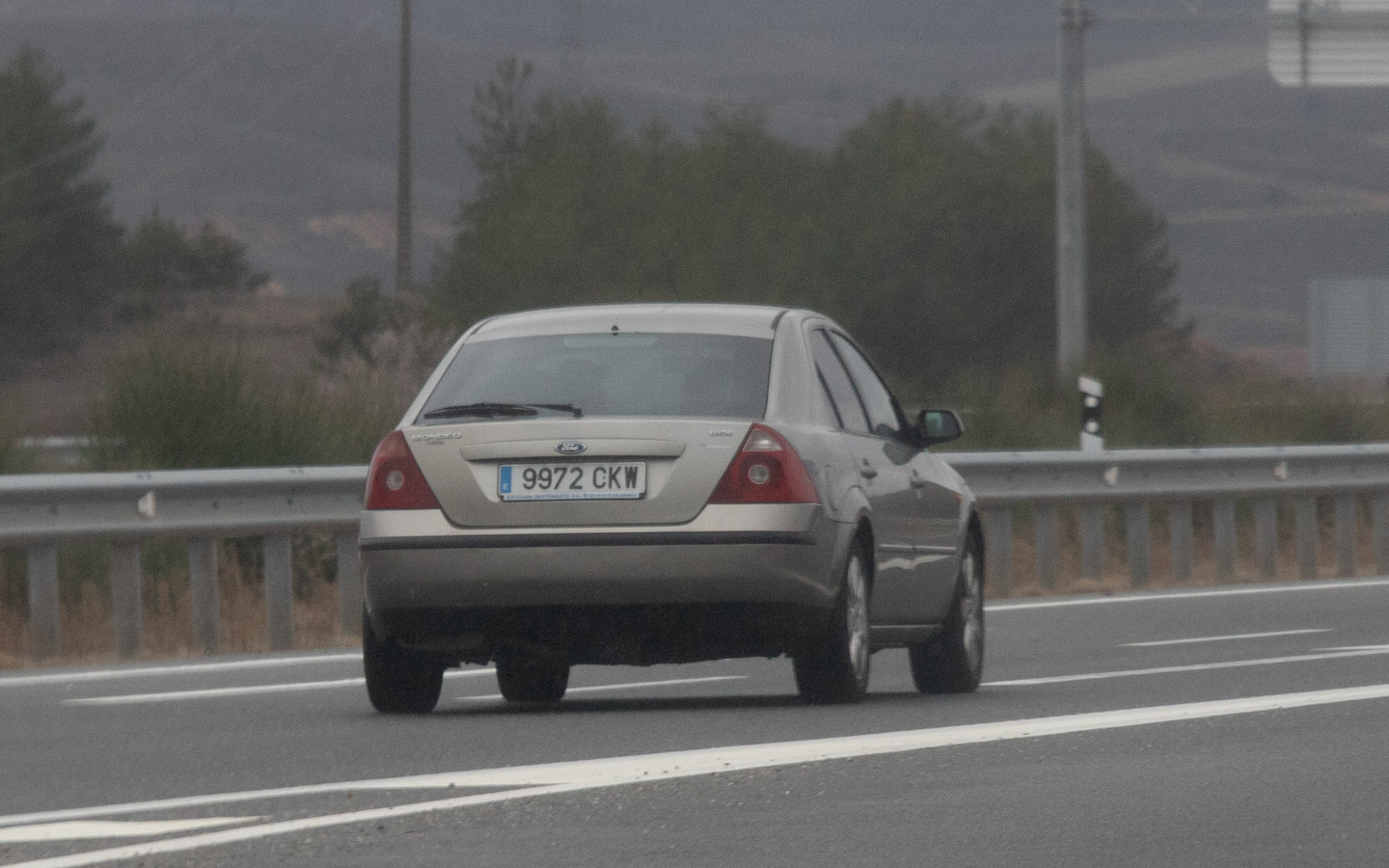 9972 CKW, Ford Mondeo 2nd gen Sedan/Liftback (Mk3; CD132), 2000–2007