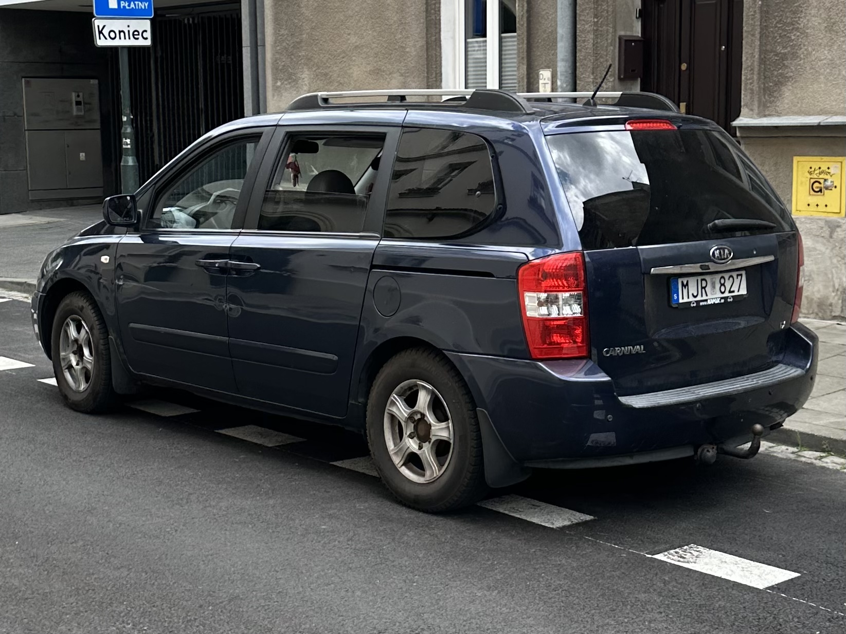 MJR 827, Kia Carnival 