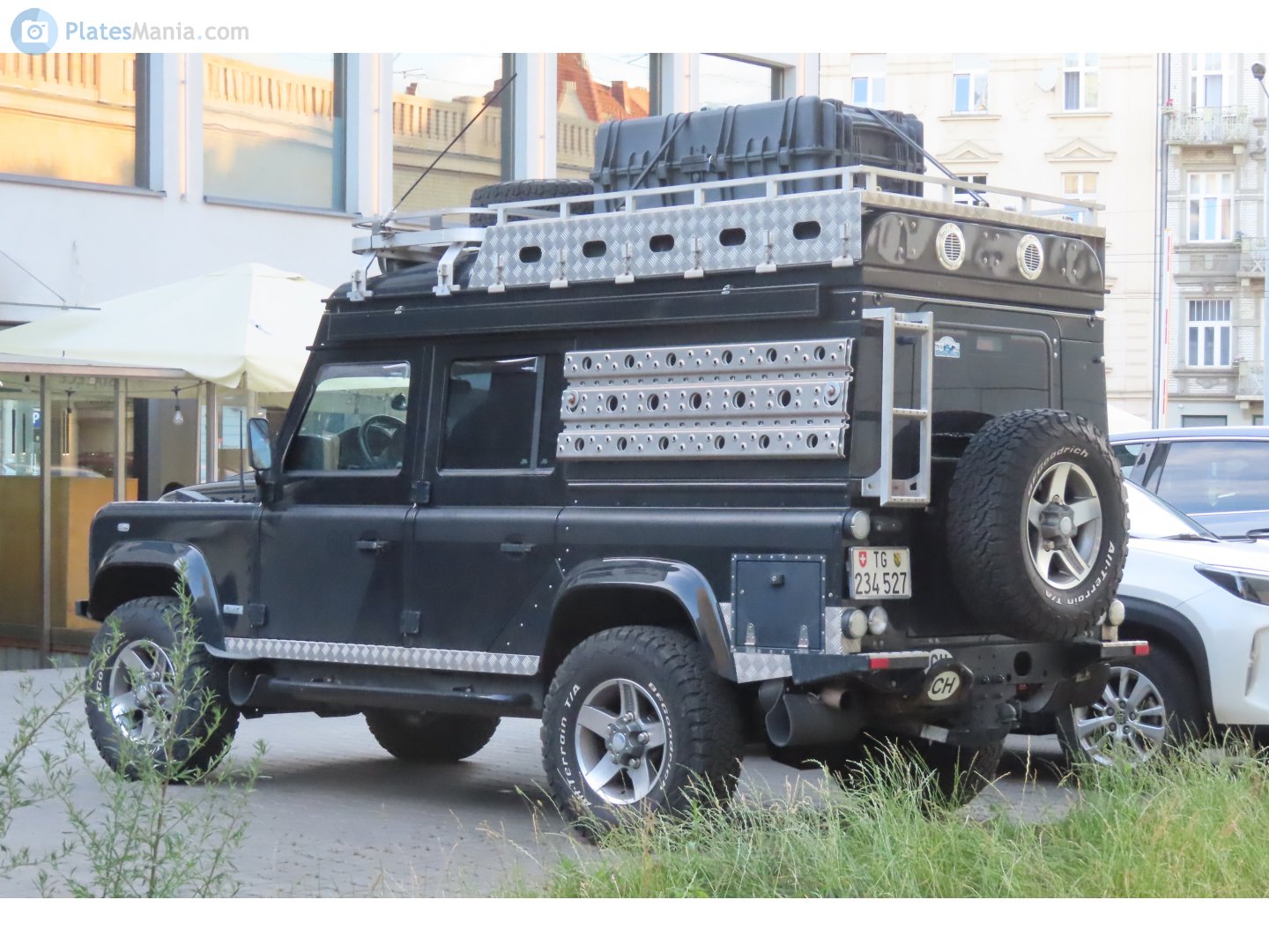 TG 234527, Land Rover Defender 