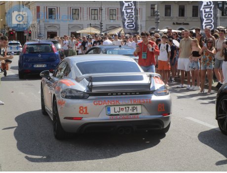 LJ 17-IPI, Porsche Cayman