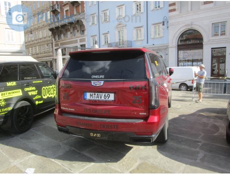 M AV 69, Cadillac Escalade