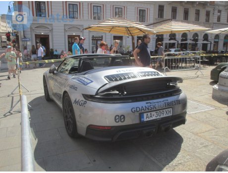 AA 309XH, Porsche 911