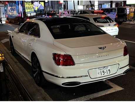 なにわ 339 て 1919, Bentley Flying Spur
