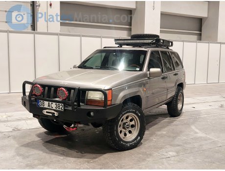 38 AC 382, Jeep Grand Cherokee