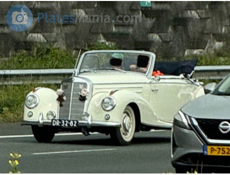 DR-32-82, Mercedes-Benz 220